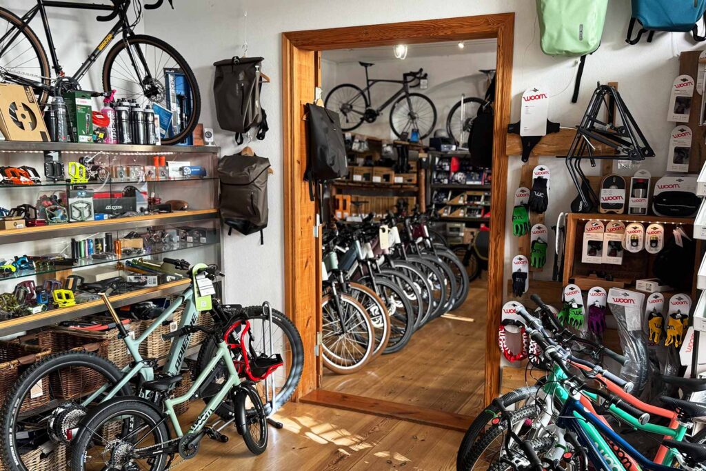 BIKEdog Fahrradladen - Fachgeschäft für Zweiräder in Brandenburg, Innenansicht Geschäft, Fahrräder